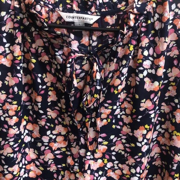 357. Counterparts v-neck floral blouse size large NWT - Picture 7 of 7